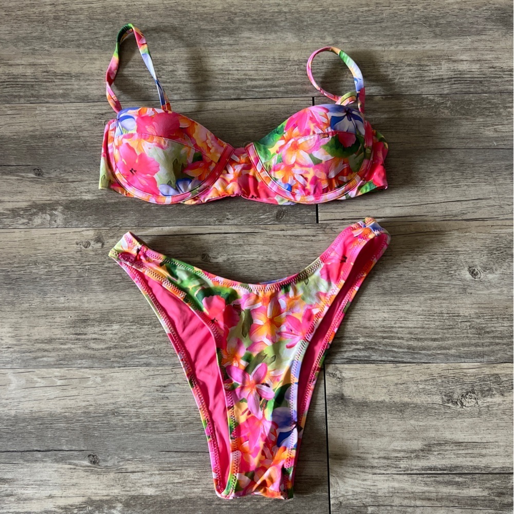 437 Active Swim Underwire Top and Cheeky Bottom in Floral Pink